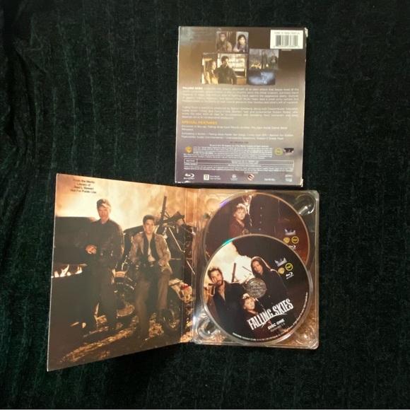 Falling Skies (2013) Noah Wyle Steven Spielberg Film - Picture 4 of 5